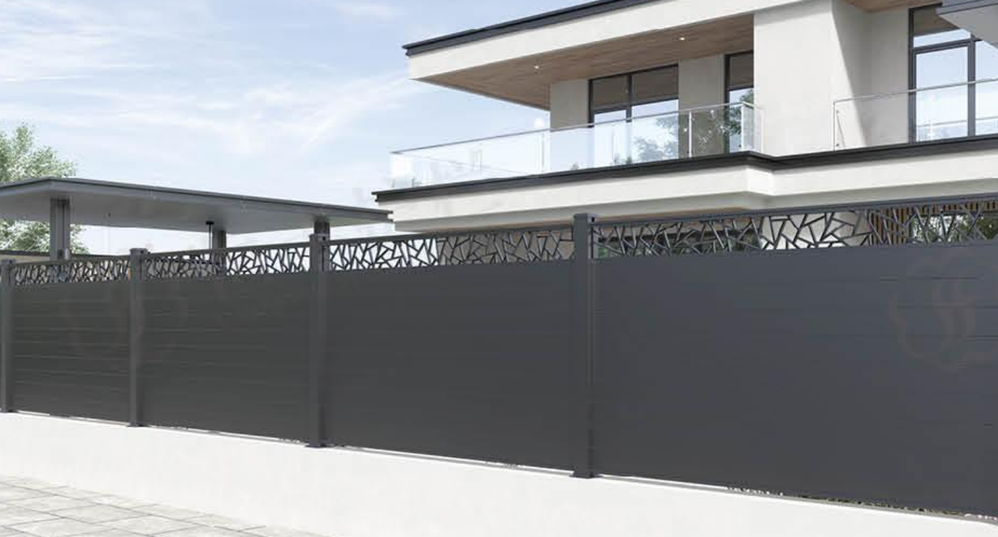 Moderne minimalistische Aluminiumzaun rostbezogene Gartenbarriere im Freien im Freien