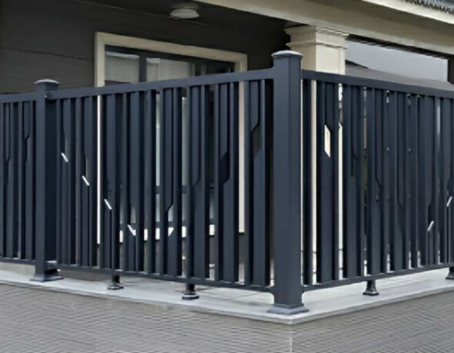 Nowoczesne minimalistyczne ogrodzenie ze stopu aluminium